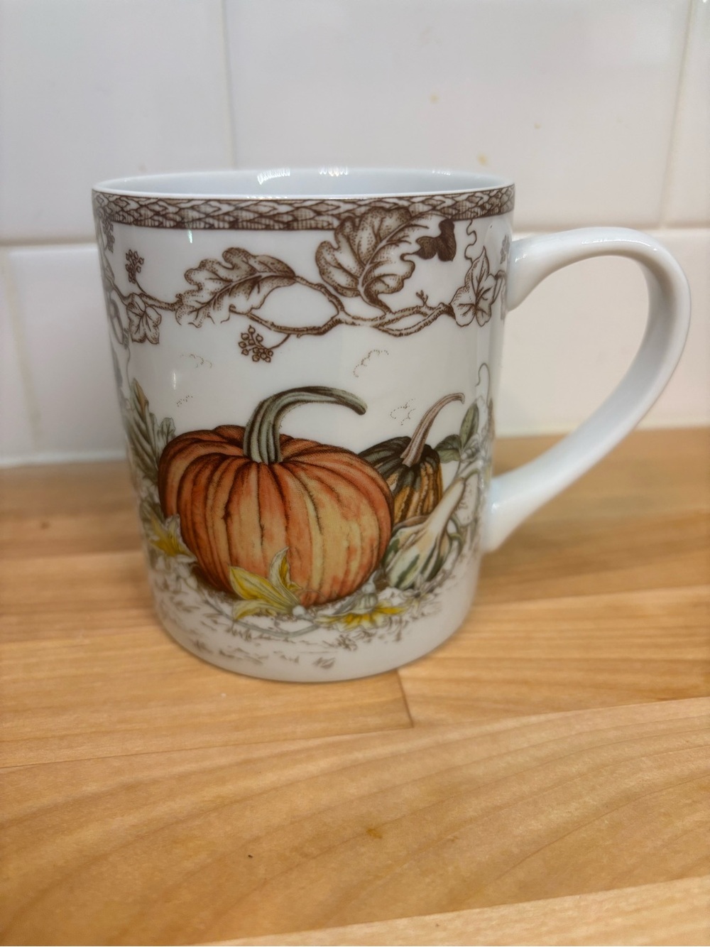 Williams Sonoma Pumpkin & Vine Ceramic Mug in White and Orange